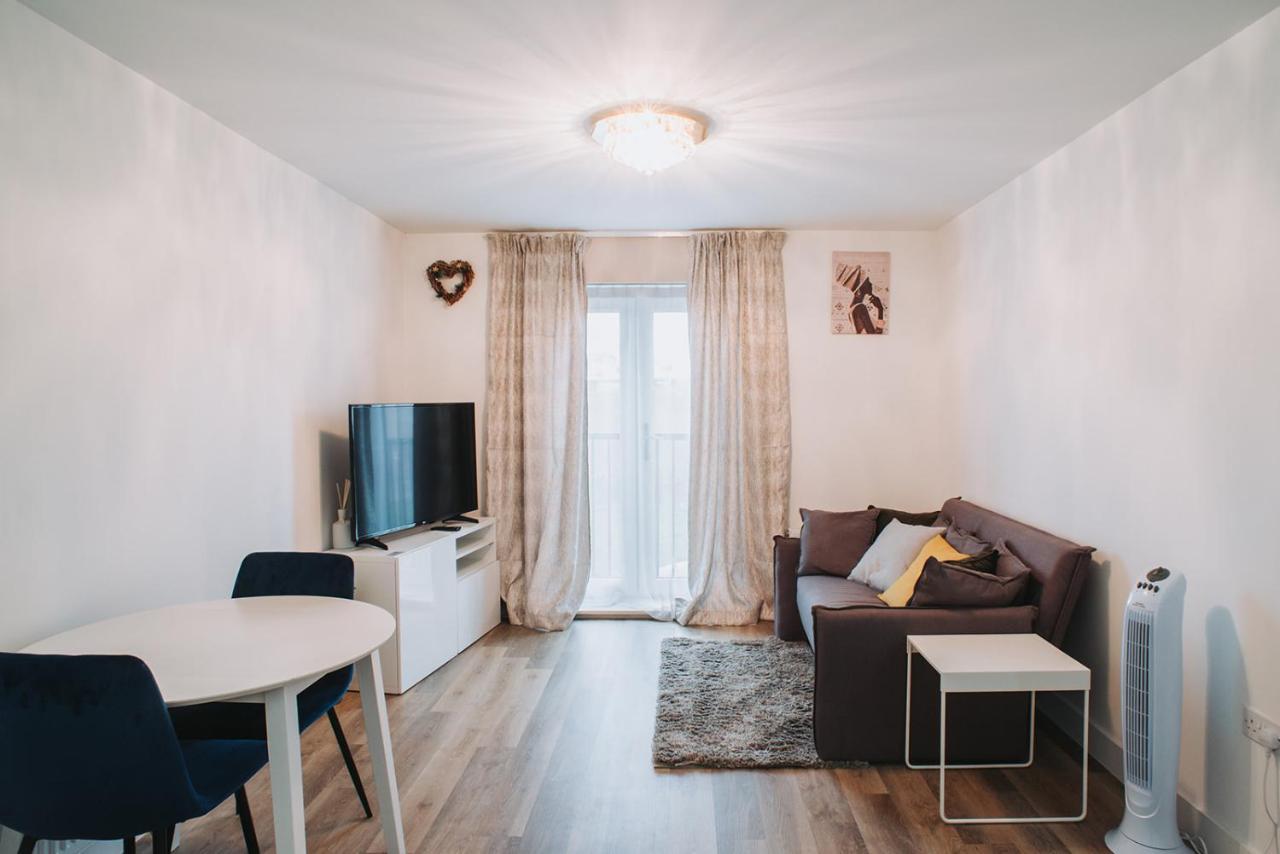Deluxe 2 Bed Flat In Patchway Near Aztec West And Cribbs Causeway Bristol Daire Dış mekan fotoğraf